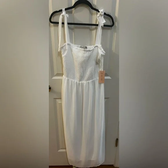 NWT Black Tape Women's Tied-Strap Smocked Maxi Dress - Picture 2 of 6